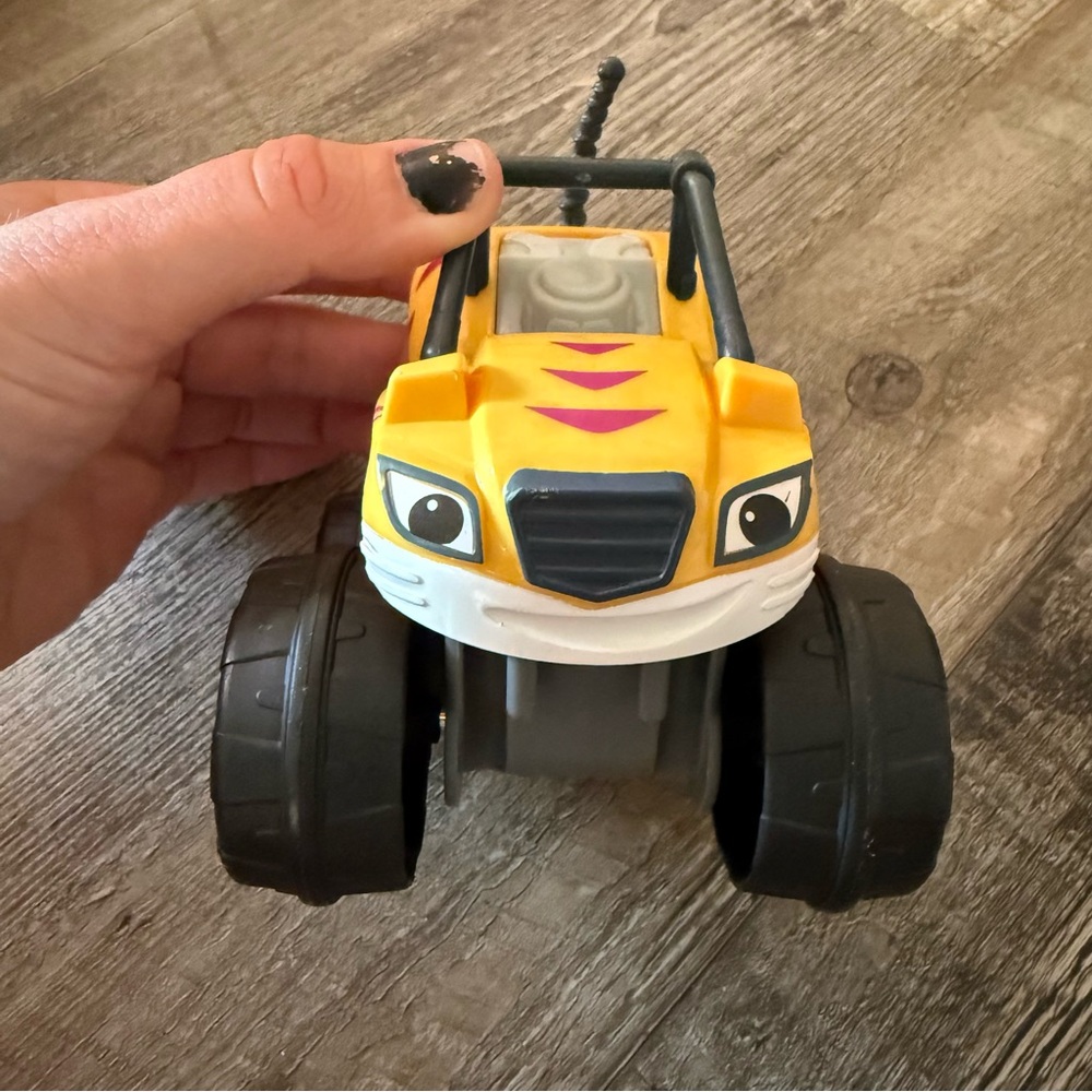 Blaze and the Monster Machines- Push Down and Go Truck